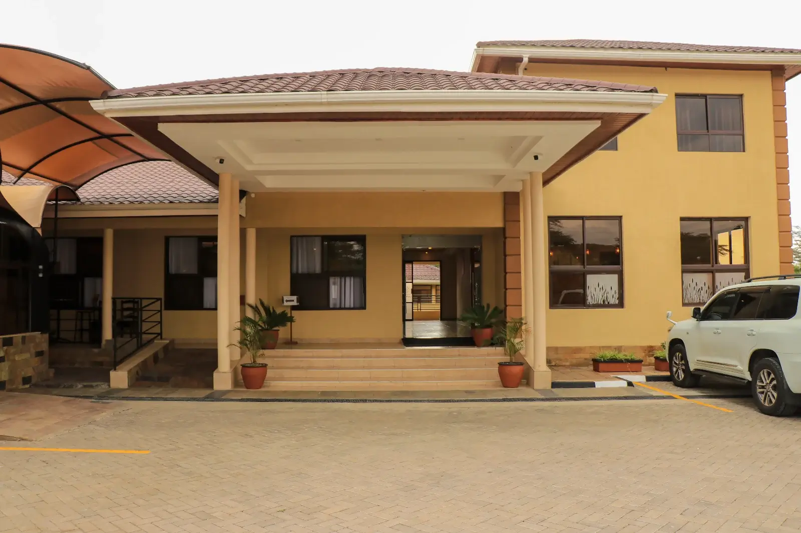front view of lake naivasha lazurus lodge